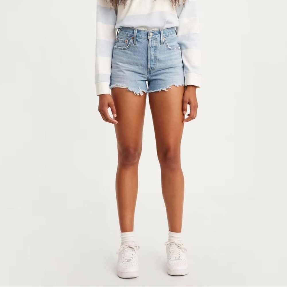 Levi’s 501 light wash blue denim shorts Sz 26